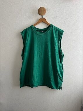 Everyday Sleeveless Muscle Tee in Emerald Green